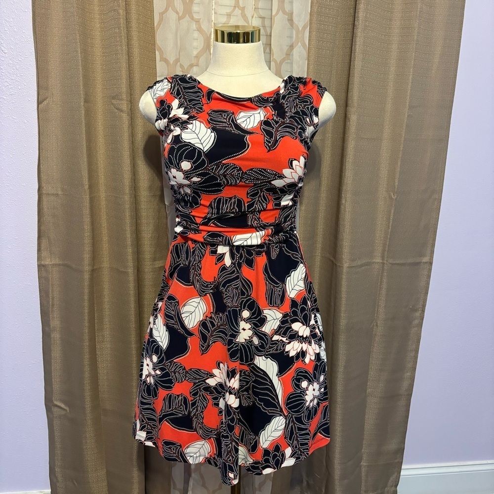 Floral Sleeveless Dress in Red and Black, size M